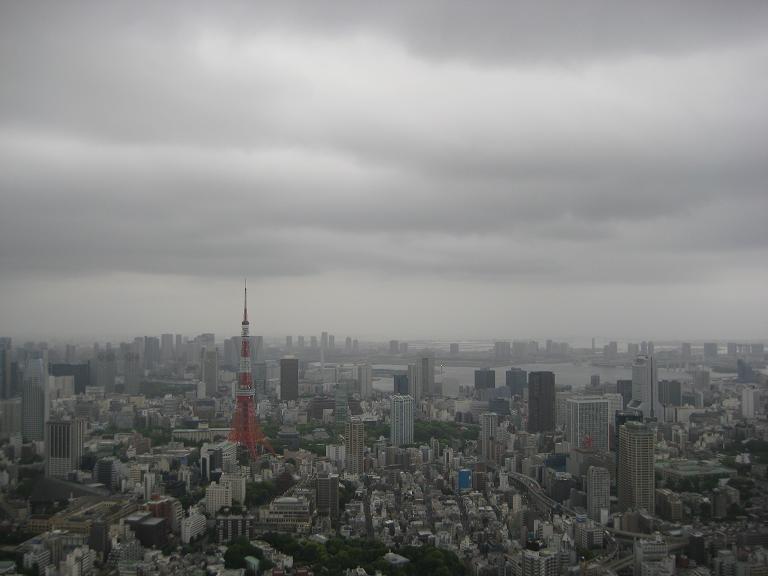 東京は曇り空