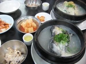 百済蔘鷄湯（韓国　明洞）